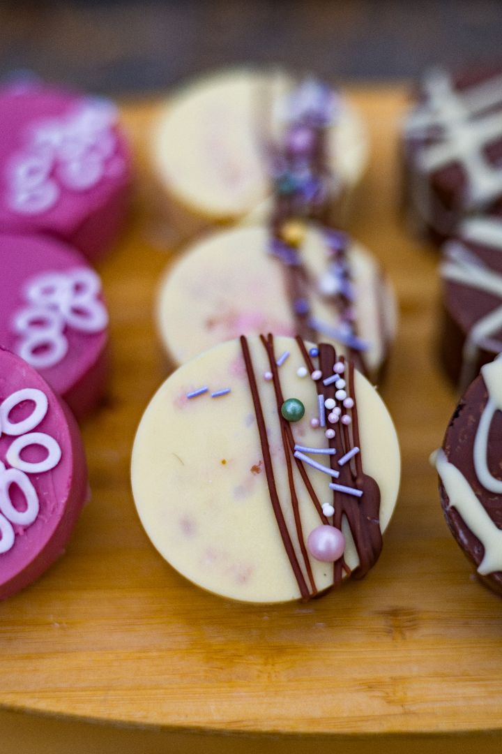 Cake Pucks